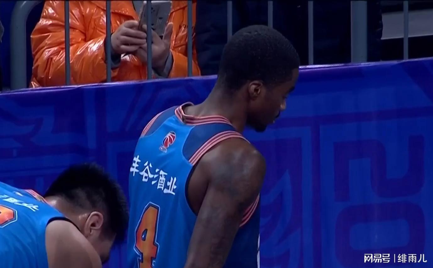 九游体育-逼宫四川队!萨姆纳自宣将加盟广东男篮,保送杜锋“躺”着夺冠?