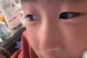 九游体育-小孩哥不懂规则的个人情感!周琦儿子:希望广东和北京打总决赛