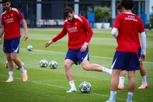 备战欧冠决赛!克瓦拉茨赫利亚参加巴黎训练