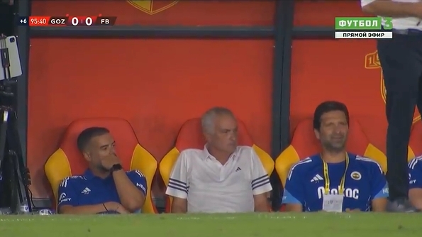 无奈！塔利斯卡补时失绝杀点球，穆帅坐在替补席神情凝重若有所思