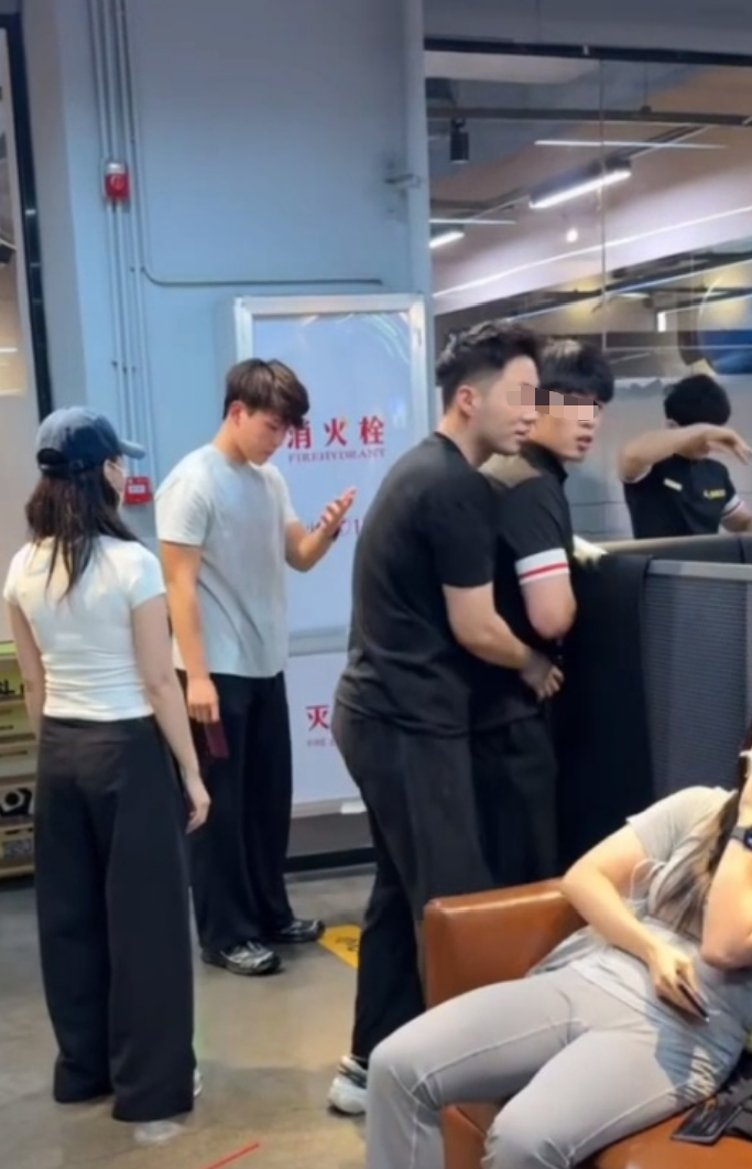 男教练睡4名女学员后续:有两位已结婚,画面流出,女子很漂亮