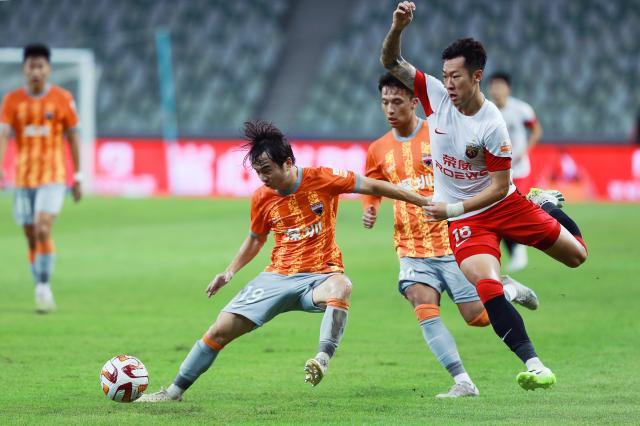 九游体育网页版-七连败！换帅难挡深圳急速下落 球员绝望无人能救