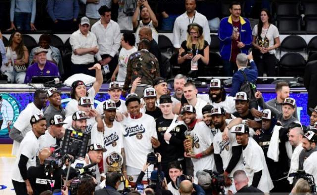 九游体育-命运反转！浓眉替身离开湖人或躺冠 首发场均14+8