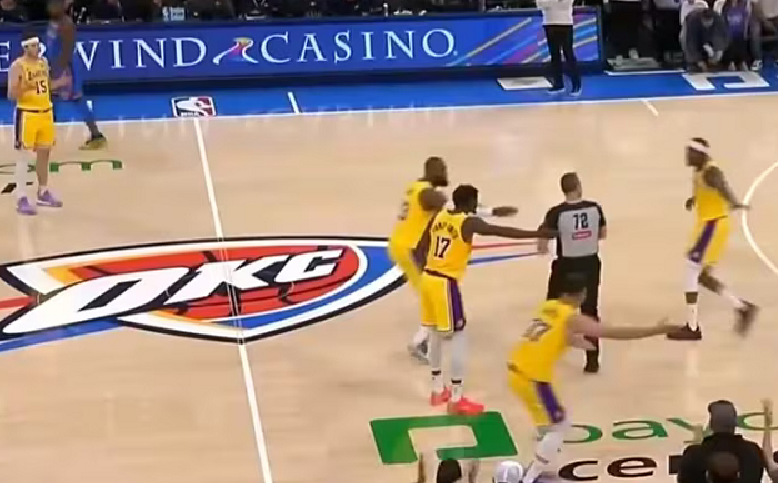 英雄联盟-太流弊了！75%真实命中率！湖人最佳交易诞生